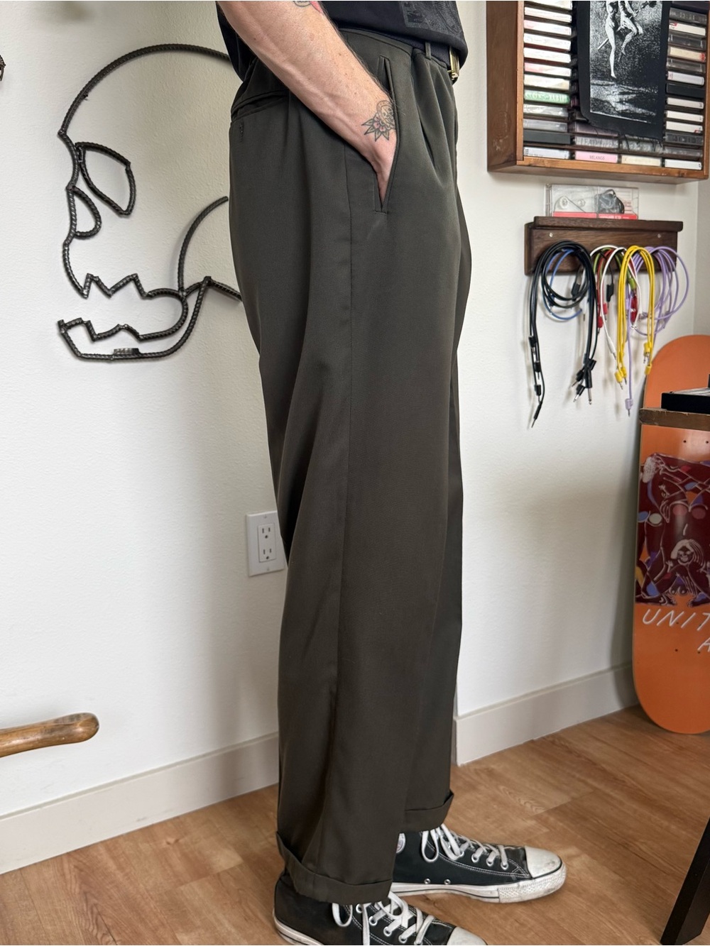 Vintage 90s Olive Green High Waisted Pleated Trousers ~ Size 34 x 29.5 - Picture 2 of 10